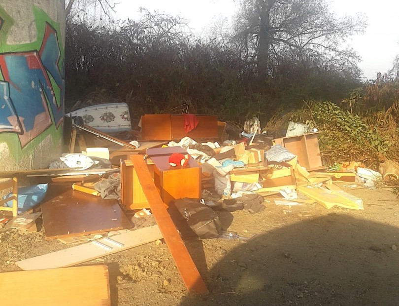 Discarica abusiva a Terranova: intervento di bonifica di rifiuti ingombranti